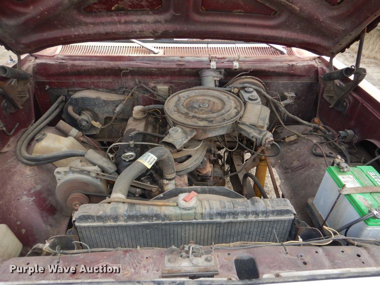 image for item DI2422 1982 Dodge W150 flatbed pickup truck