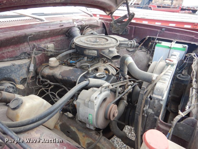 image for item DI2422 1982 Dodge W150 flatbed pickup truck