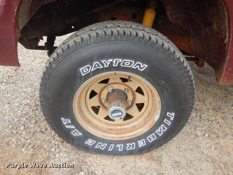 image for item DI2422 1982 Dodge W150 flatbed pickup truck