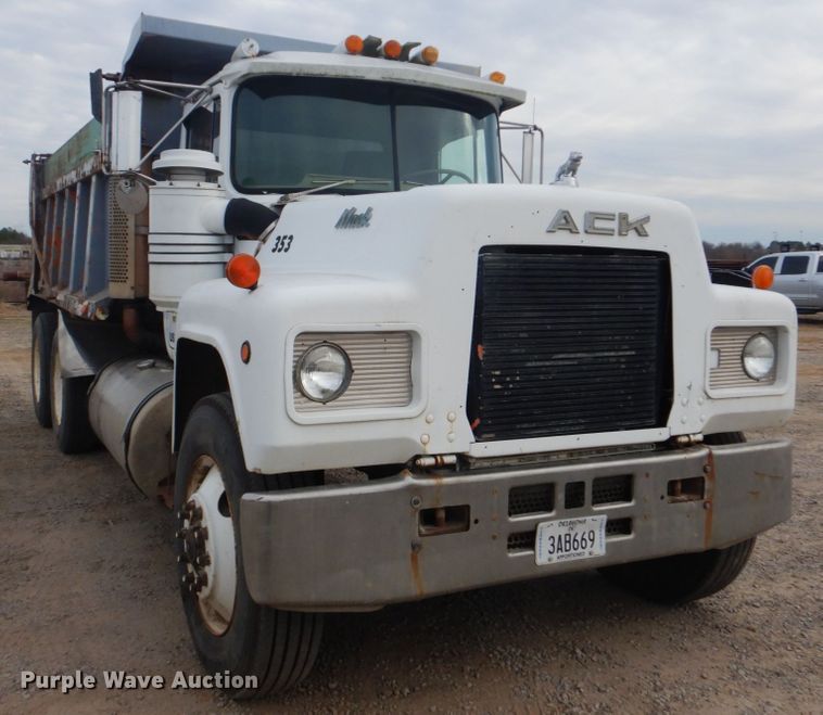 image for item DI2423 1985 Mack R686S1 dump truck
