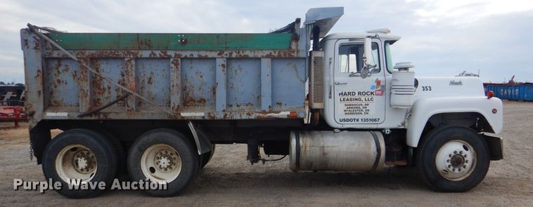 image for item DI2423 1985 Mack R686S1 dump truck