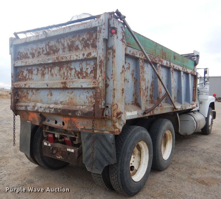 image for item DI2423 1985 Mack R686S1 dump truck