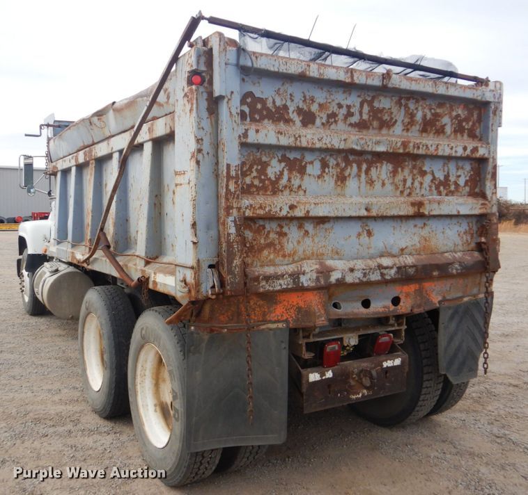 image for item DI2423 1985 Mack R686S1 dump truck