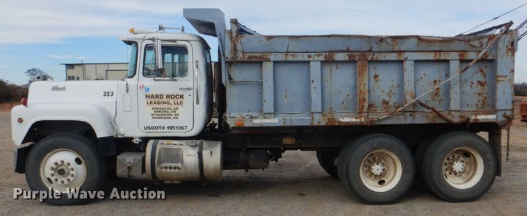 image for item DI2423 1985 Mack R686S1 dump truck