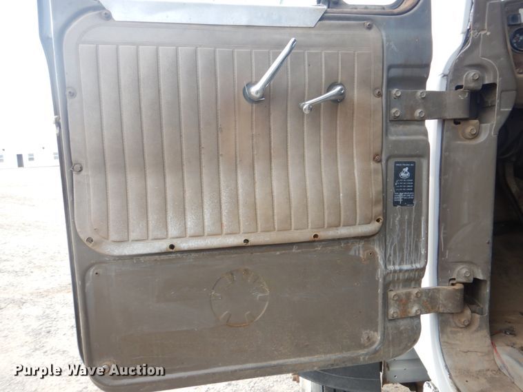 image for item DI2423 1985 Mack R686S1 dump truck