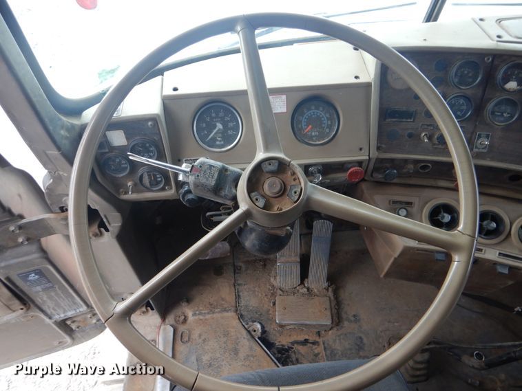 image for item DI2423 1985 Mack R686S1 dump truck