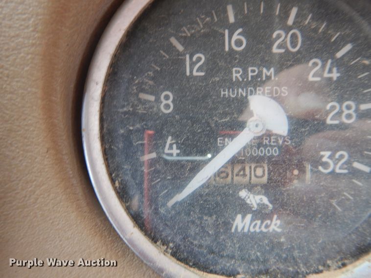image for item DI2423 1985 Mack R686S1 dump truck