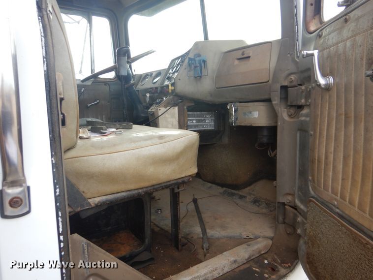 image for item DI2423 1985 Mack R686S1 dump truck