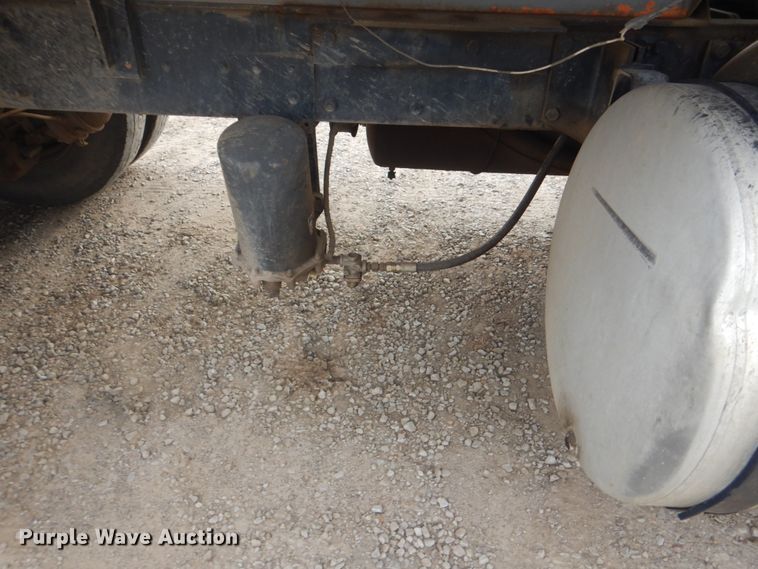 image for item DI2423 1985 Mack R686S1 dump truck