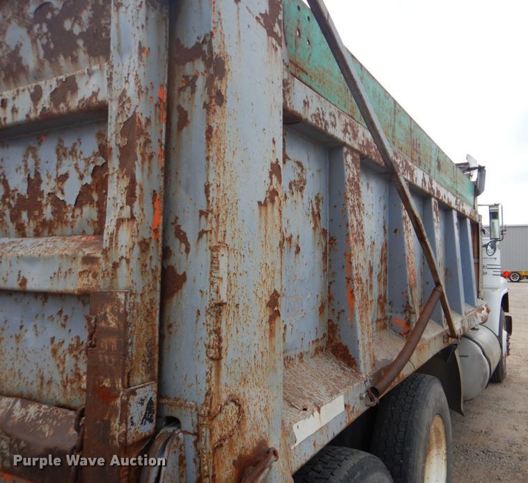 image for item DI2423 1985 Mack R686S1 dump truck