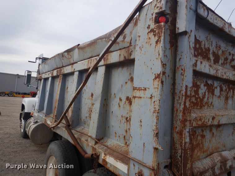 image for item DI2423 1985 Mack R686S1 dump truck