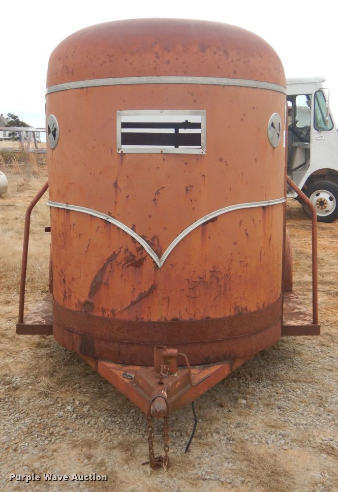 image for item DI2432 1986 WW Trailer livestock trailer