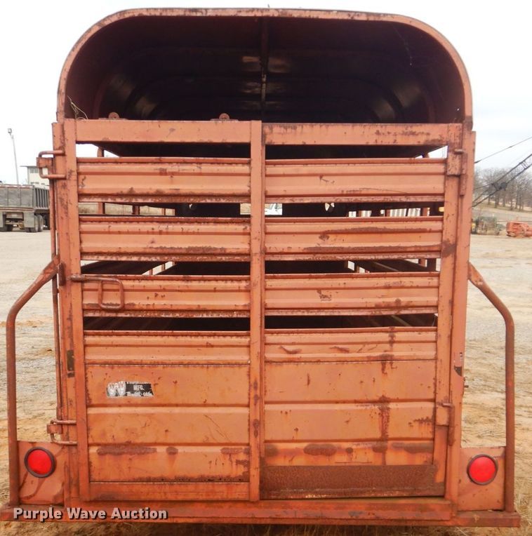 image for item DI2432 1986 WW Trailer livestock trailer