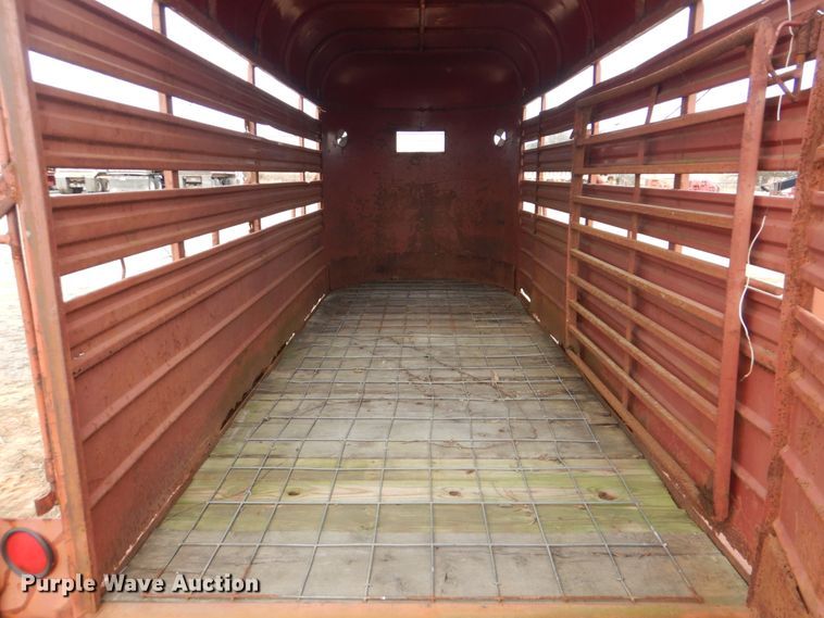 image for item DI2432 1986 WW Trailer livestock trailer