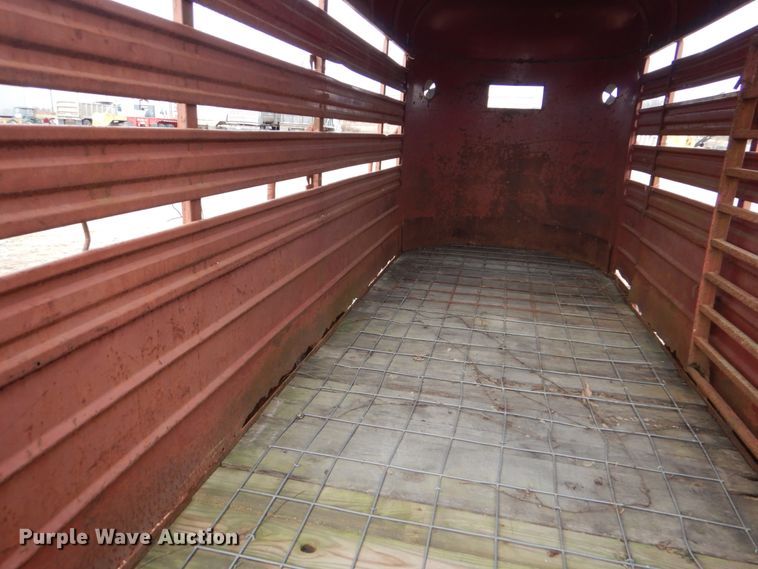 image for item DI2432 1986 WW Trailer livestock trailer