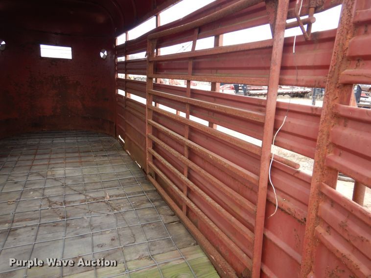 image for item DI2432 1986 WW Trailer livestock trailer