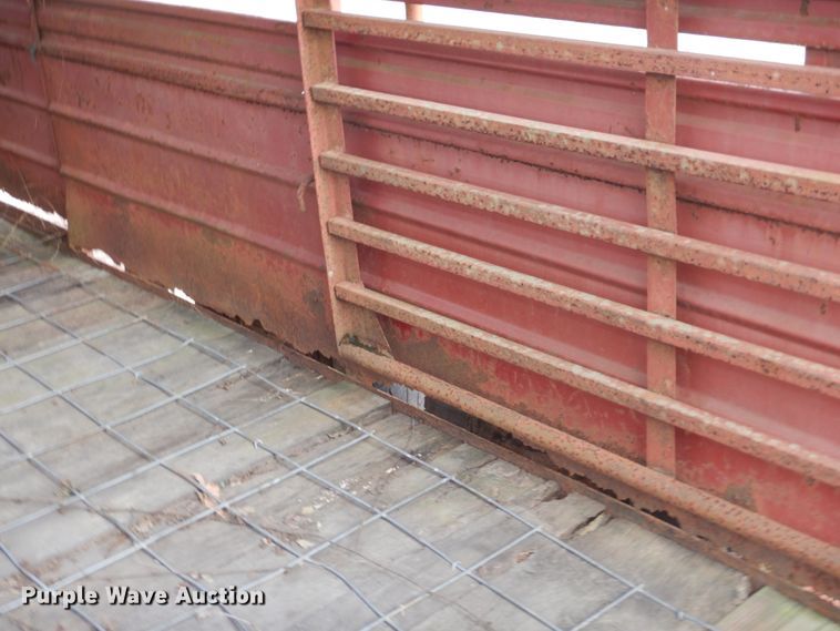 image for item DI2432 1986 WW Trailer livestock trailer