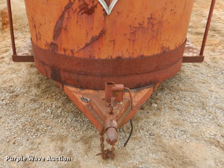 image for item DI2432 1986 WW Trailer livestock trailer