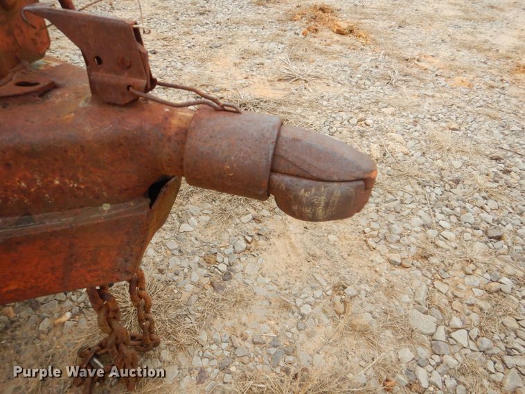 image for item DI2432 1986 WW Trailer livestock trailer