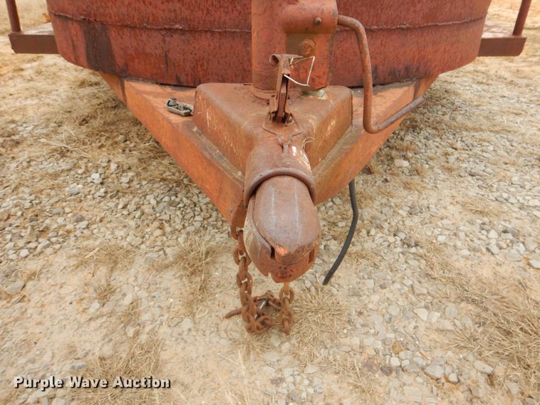image for item DI2432 1986 WW Trailer livestock trailer