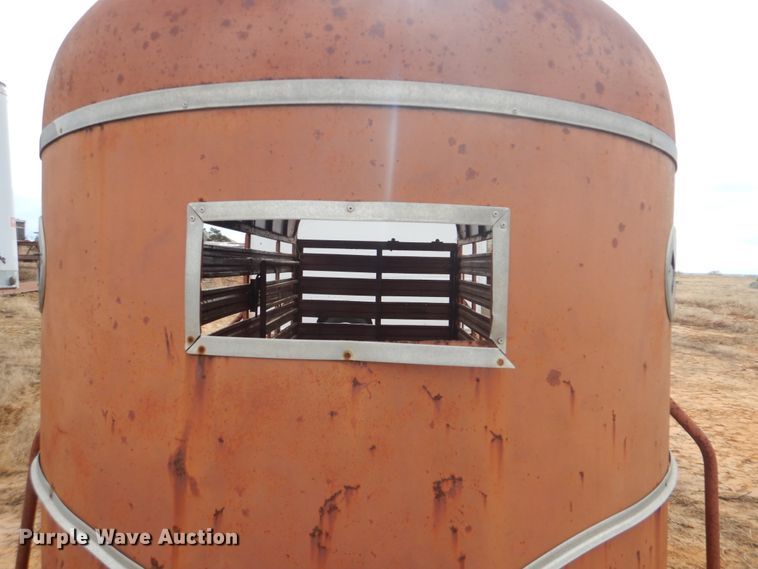 image for item DI2432 1986 WW Trailer livestock trailer