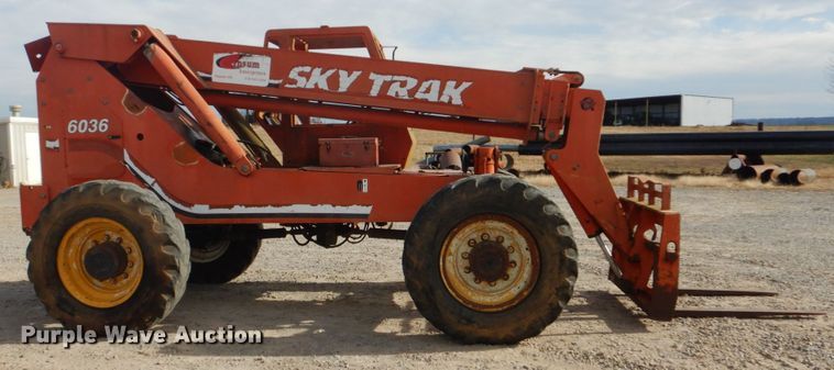 image for item DI2434 1994 SkyTrak 6036 telehandler