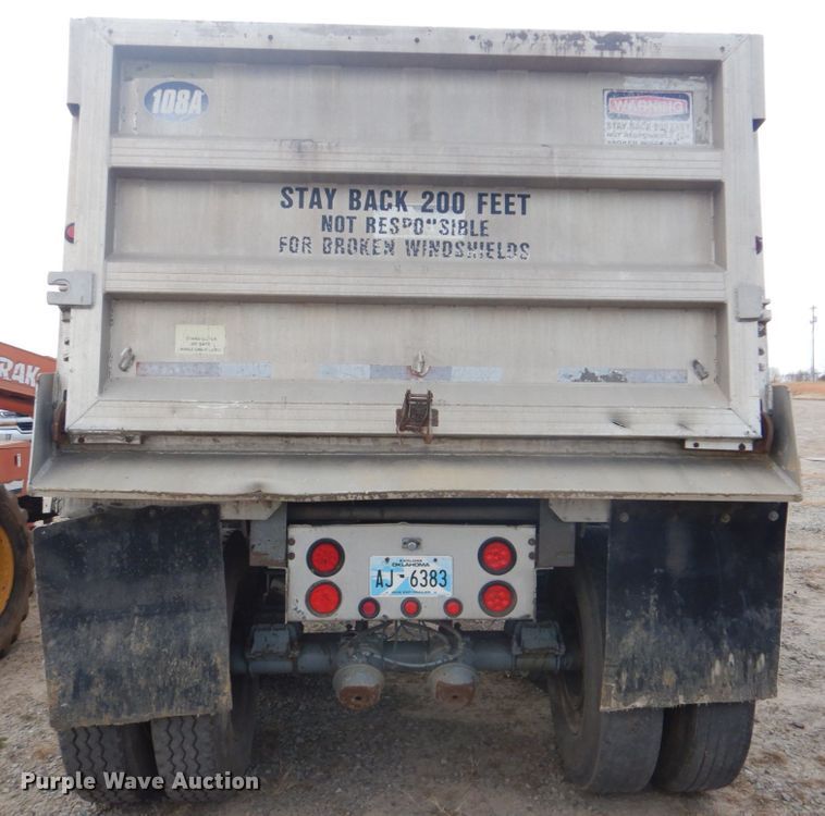 image for item DI2437 2002 Travis S96 end dump trailer