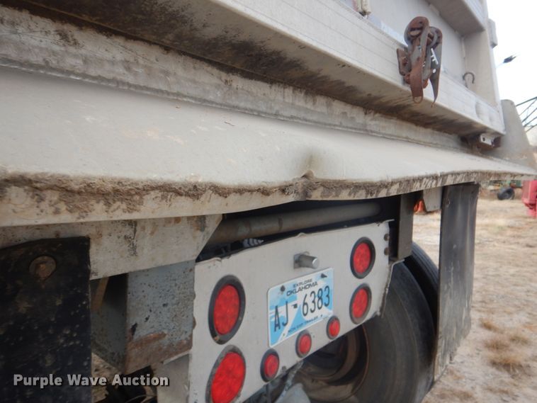 image for item DI2437 2002 Travis S96 end dump trailer