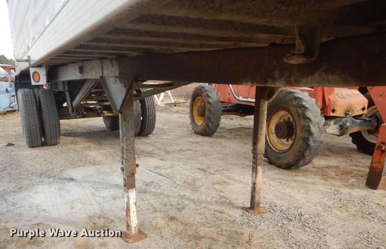 image for item DI2437 2002 Travis S96 end dump trailer