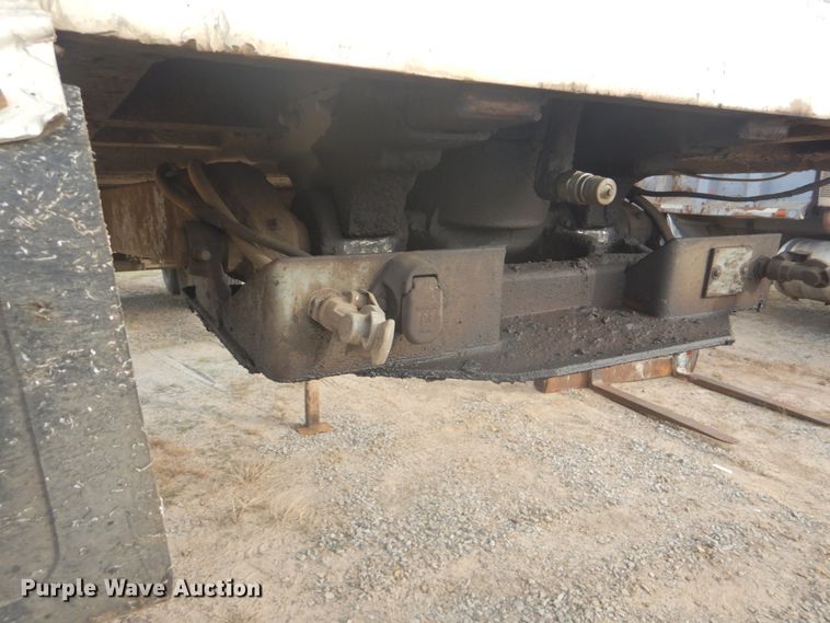 image for item DI2437 2002 Travis S96 end dump trailer