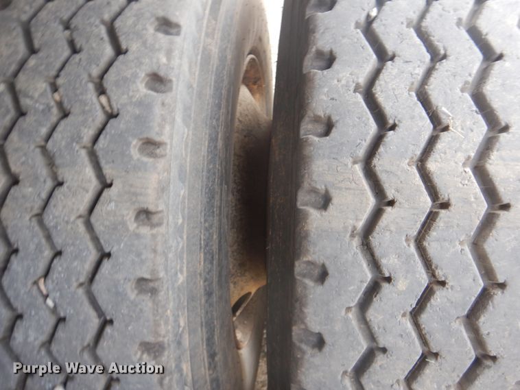 image for item DI2437 2002 Travis S96 end dump trailer