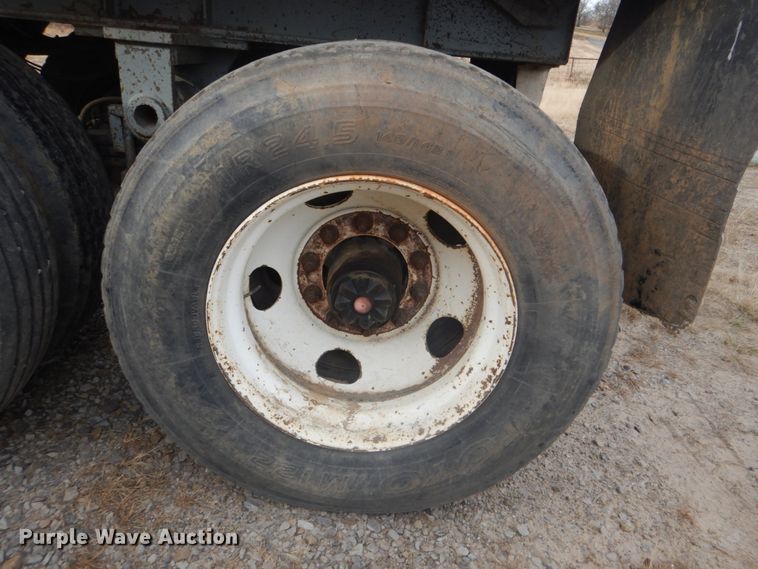 image for item DI2437 2002 Travis S96 end dump trailer