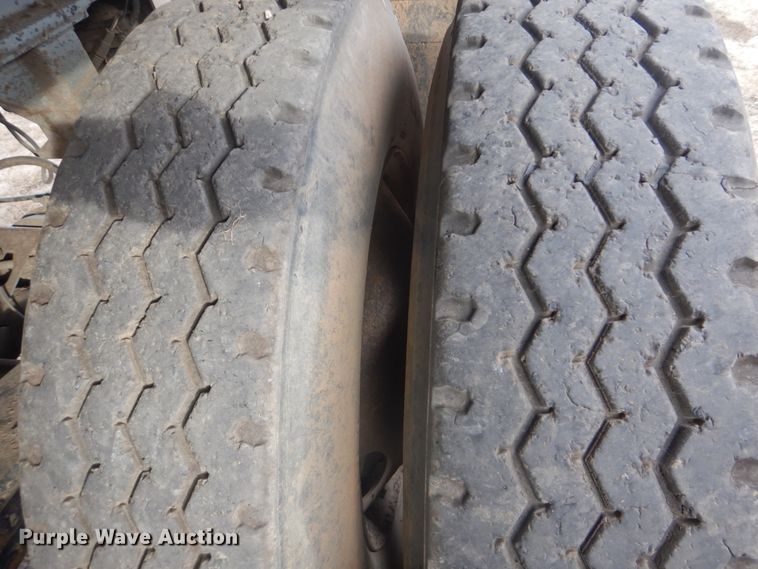 image for item DI2437 2002 Travis S96 end dump trailer
