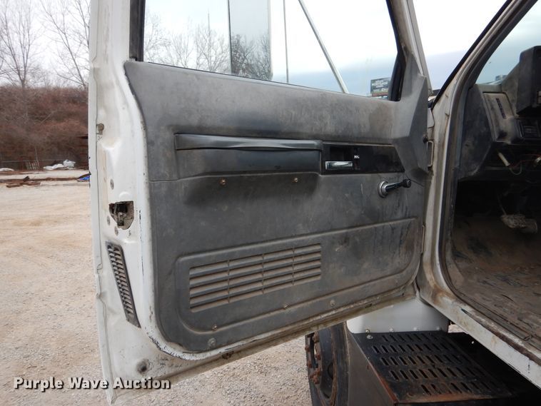 image for item DY9869 1991 Chevrolet Kodiak C6500 service truck
