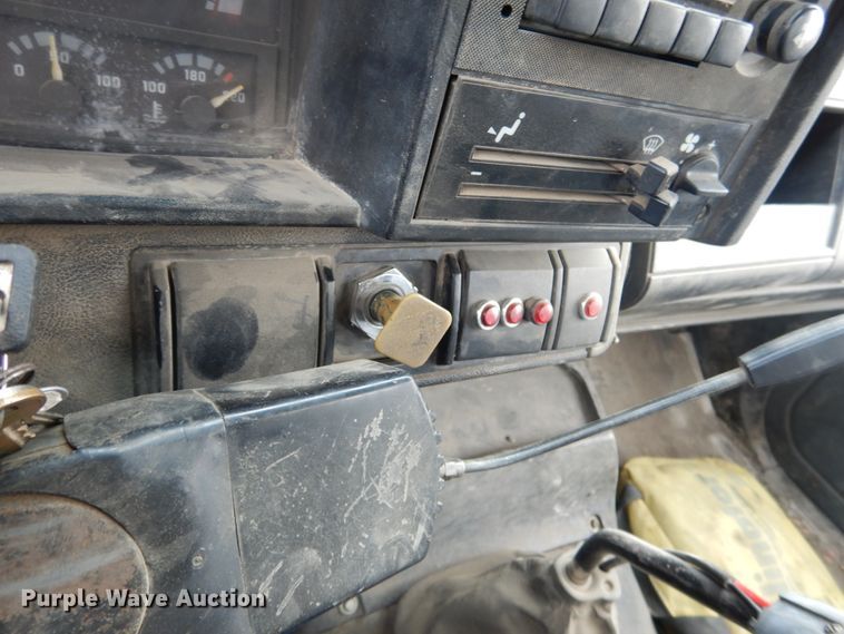 image for item DY9869 1991 Chevrolet Kodiak C6500 service truck