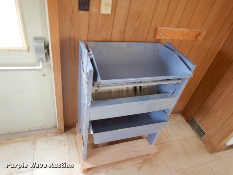 image for item EC9112 1999 Miller office trailer