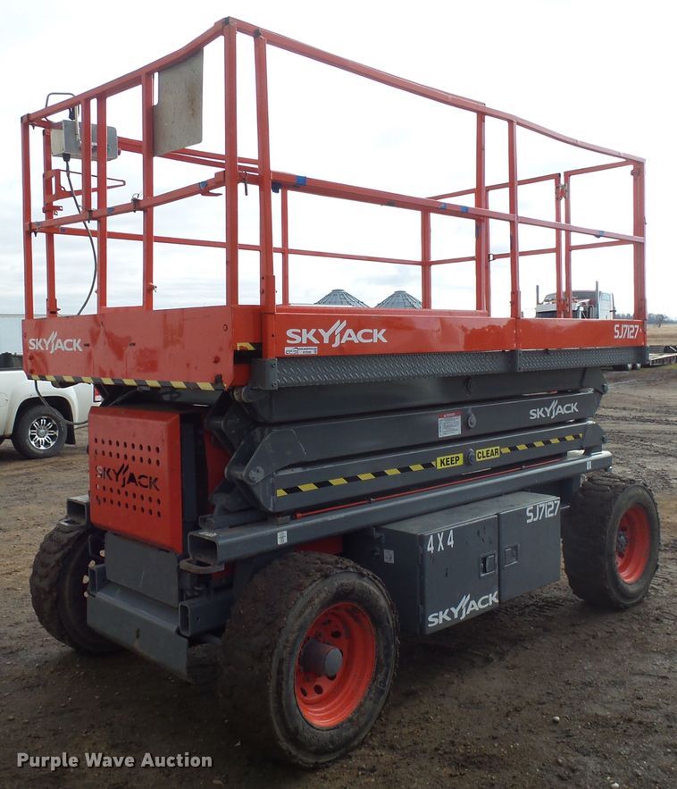 image for item EF9596 Sky Jack SJ7127 scissor lift