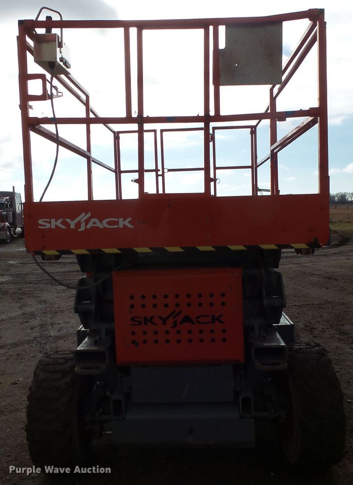 image for item EF9596 Sky Jack SJ7127 scissor lift