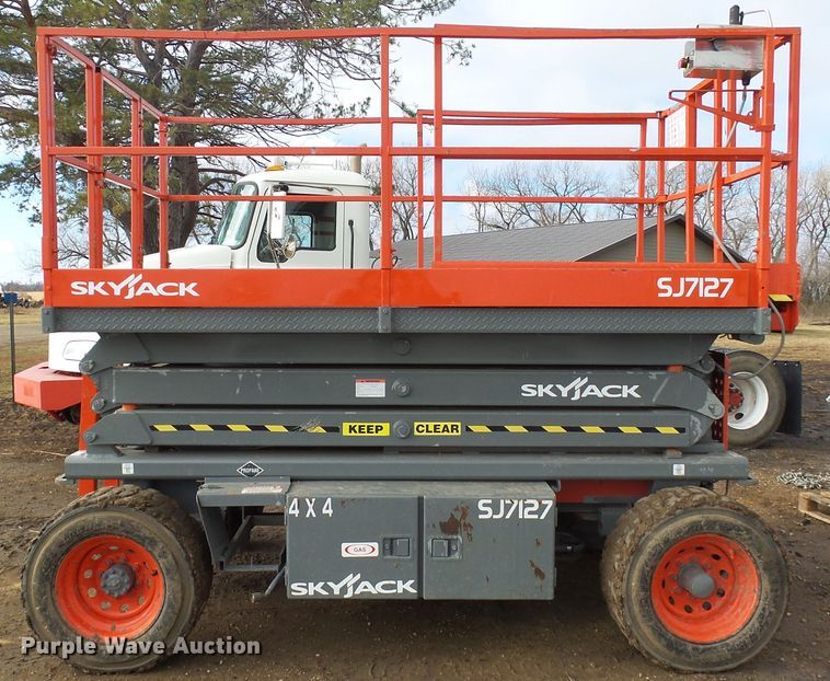 image for item EF9596 Sky Jack SJ7127 scissor lift