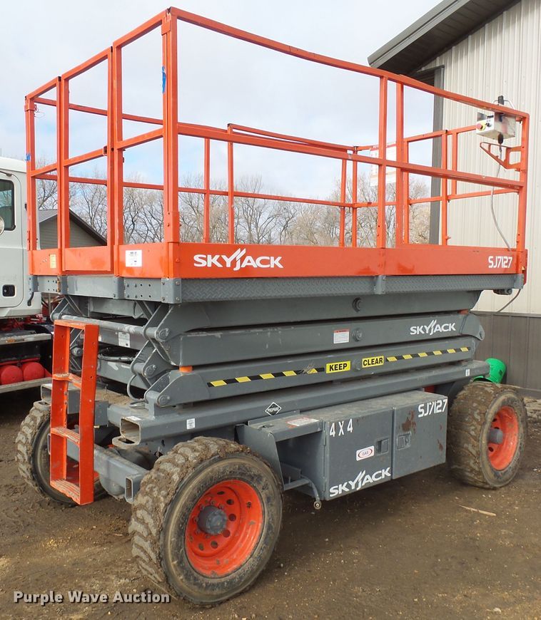 image for item EF9596 Sky Jack SJ7127 scissor lift