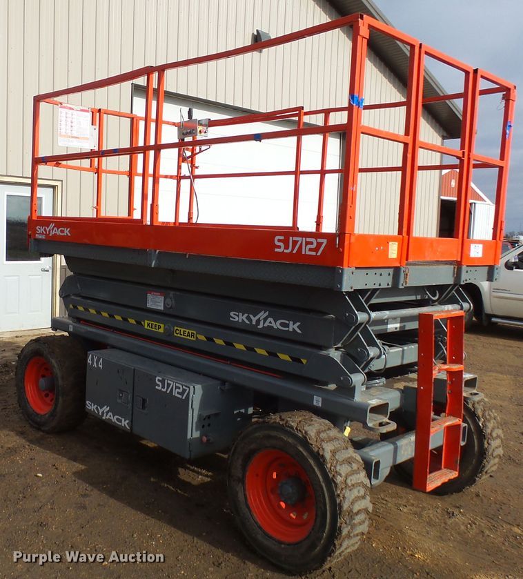 image for item EF9596 Sky Jack SJ7127 scissor lift