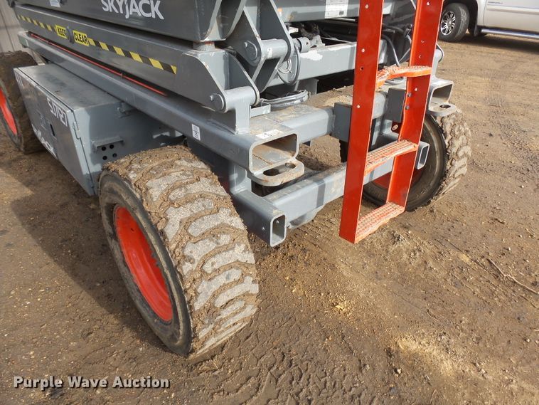 image for item EF9596 Sky Jack SJ7127 scissor lift