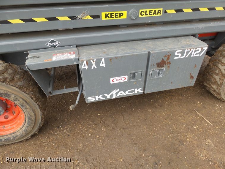 image for item EF9596 Sky Jack SJ7127 scissor lift