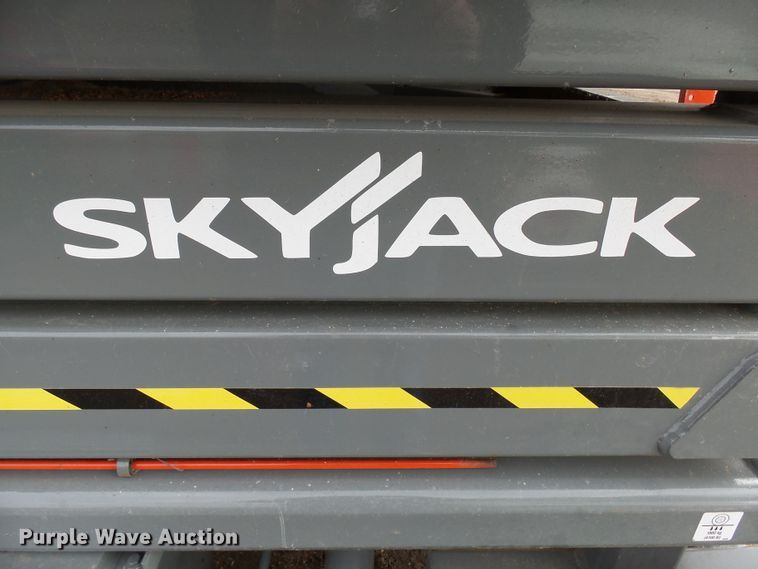 image for item EF9596 Sky Jack SJ7127 scissor lift