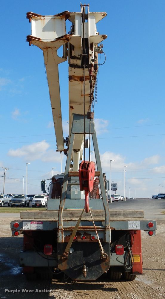 image for item EK9112 2000 Sterling L-Line crane truck