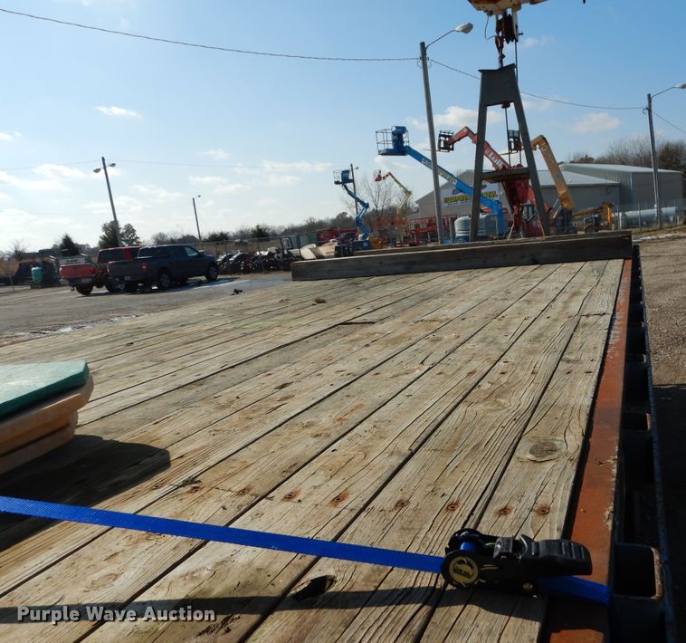 image for item EK9112 2000 Sterling L-Line crane truck