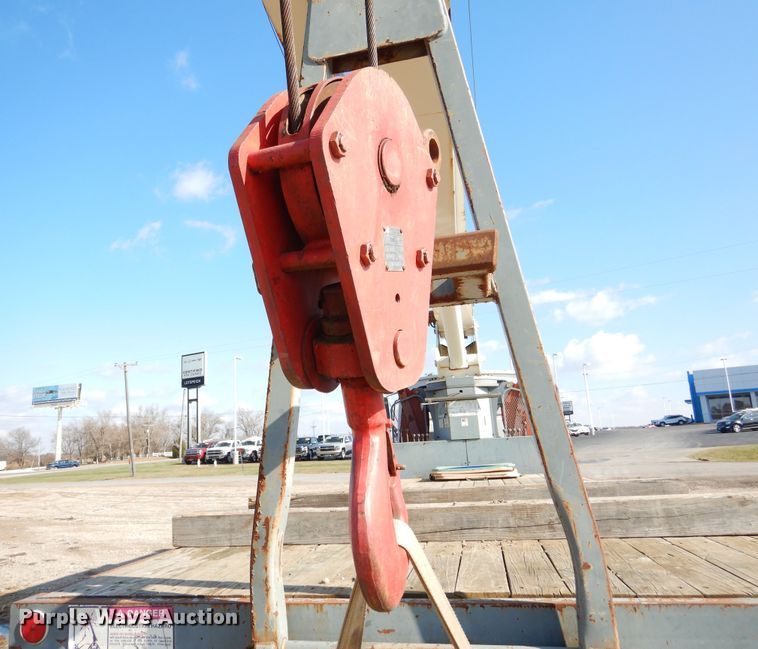 image for item EK9112 2000 Sterling L-Line crane truck