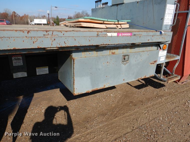 image for item EK9112 2000 Sterling L-Line crane truck