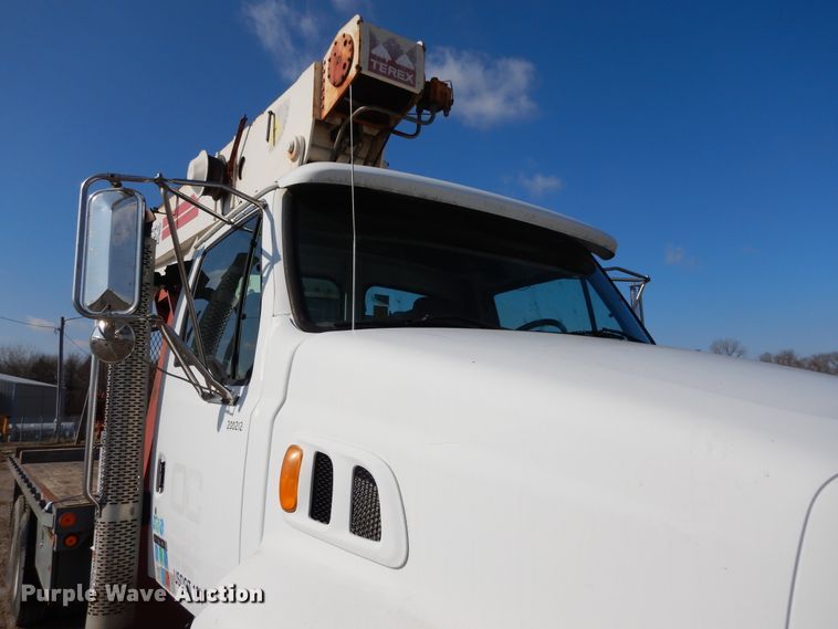 image for item EK9112 2000 Sterling L-Line crane truck