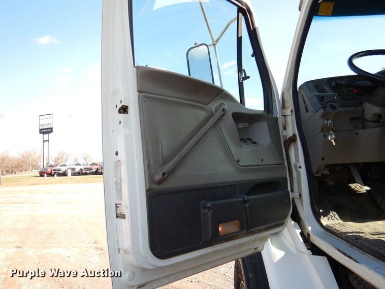 image for item EK9112 2000 Sterling L-Line crane truck